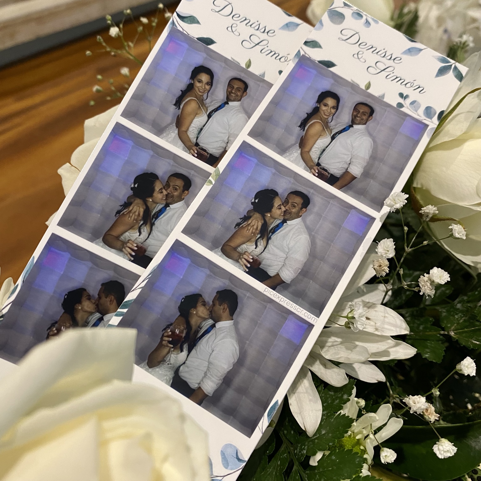 Tiras de fotografías impresas en un evento real de PicExpress Costa Rica